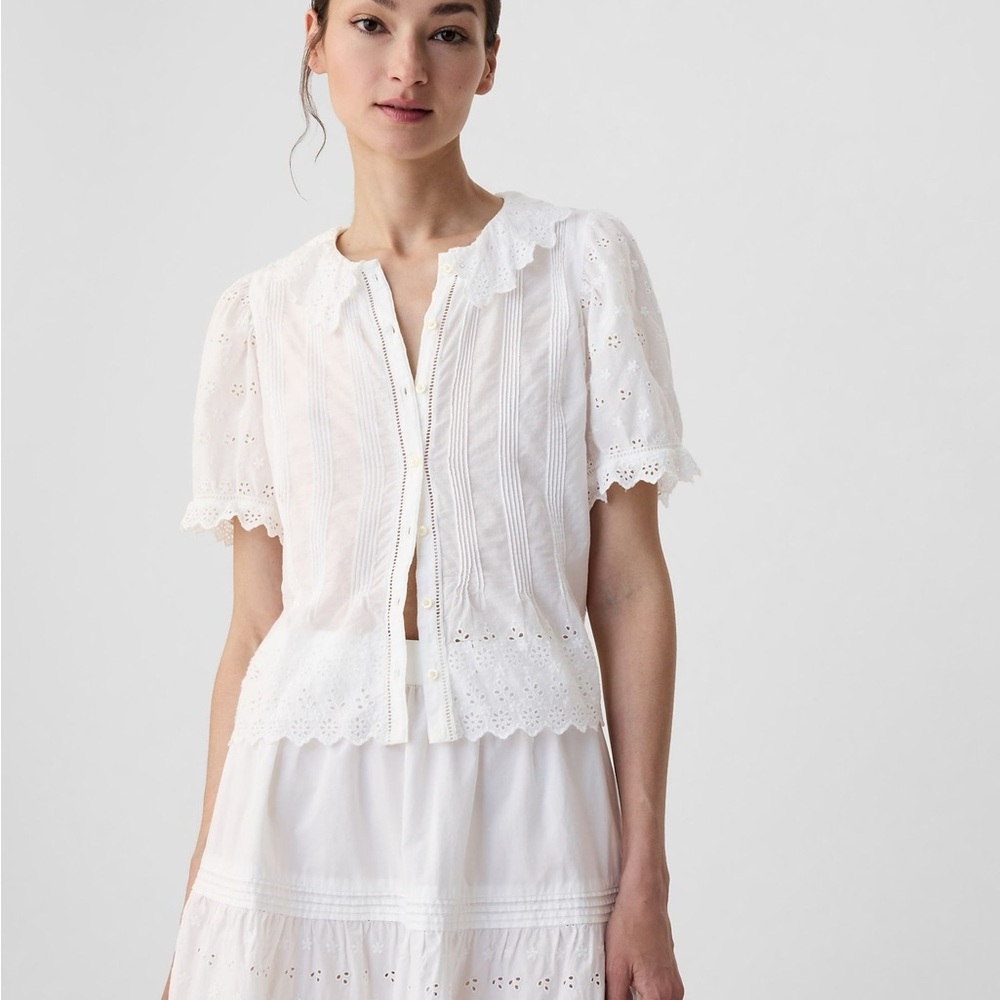 White Gap x DÔEN Cropped Eyelet Short Sleeve Blouse